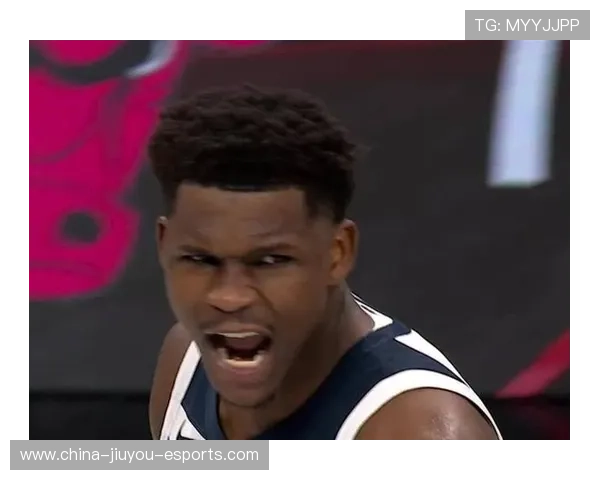 NBA爱德华兹轻盈拉杆突破赢得掌声